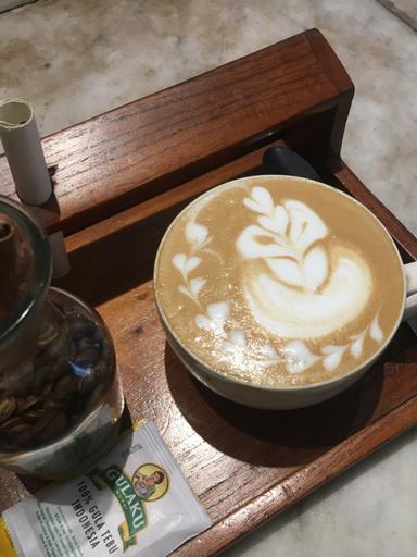 KAWISARI CAFE & EATERY