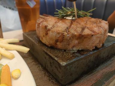 MARBLE HOT STONE GRILLED STEAK