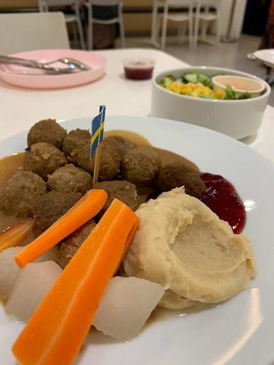 FOOD COURT IKEA - SENTUL CITY