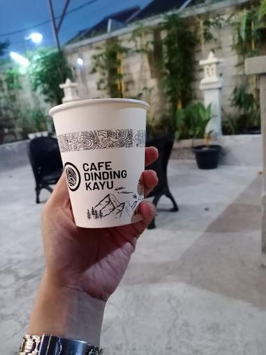 CAFE DINDING KAYU