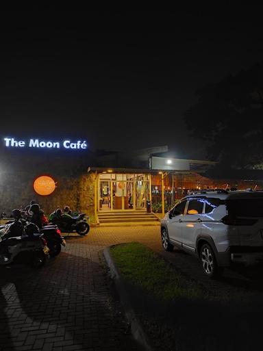 THE MOON CAFE