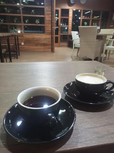 CAFE & RESTO SAUNG JATI