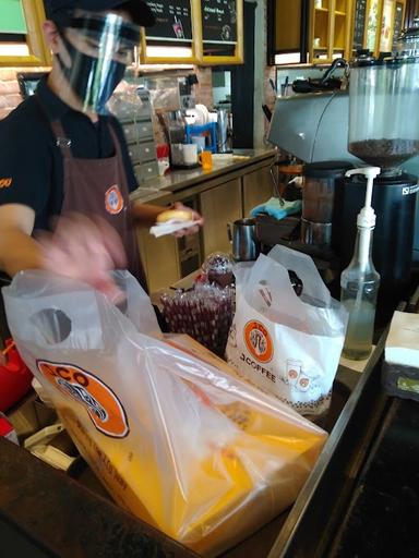 JCO DONUTS&COFFEE PONDOK KELAPA TOWN SQUARE
