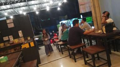 LE GEMBOEL CAFE & ROTI BAKAR - DEPOK MAHARAJA SAWANGAN