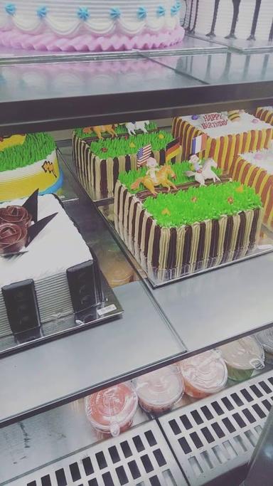 SWISS DELI CAKE & BAKERY