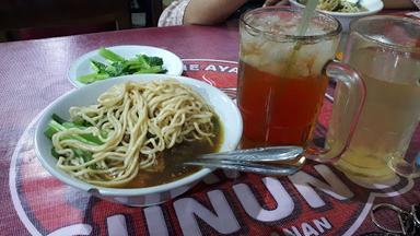 LARE GUNUNG CHICKEN NOODLE AND MEATBALL