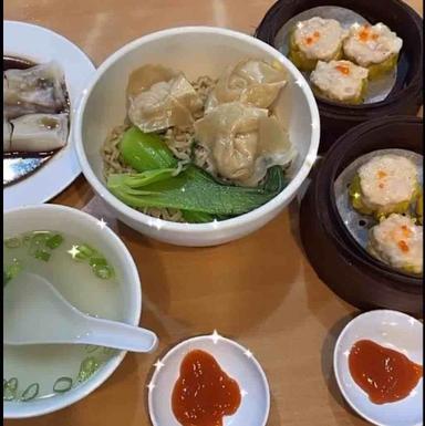 https://horego-prod-outlets-photos.s3.ap-southeast-3.amazonaws.com/horego.com/kembangan/chinese-restaurant/hongkong-dimsum/review/thumbnail/horego-90998002.jpg